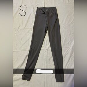 Small, grey rue 21 leggings